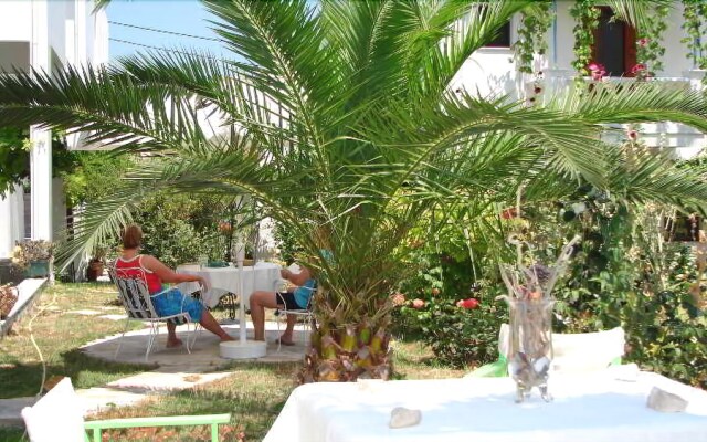 Maria Studios Rooms and Apartments