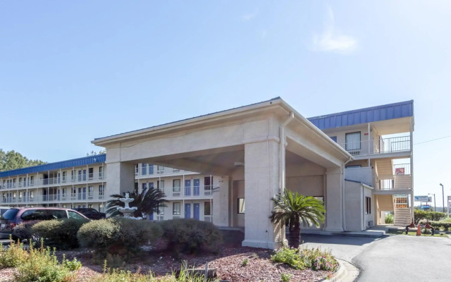 Motel 6 Pooler, GA - Savannah Airport