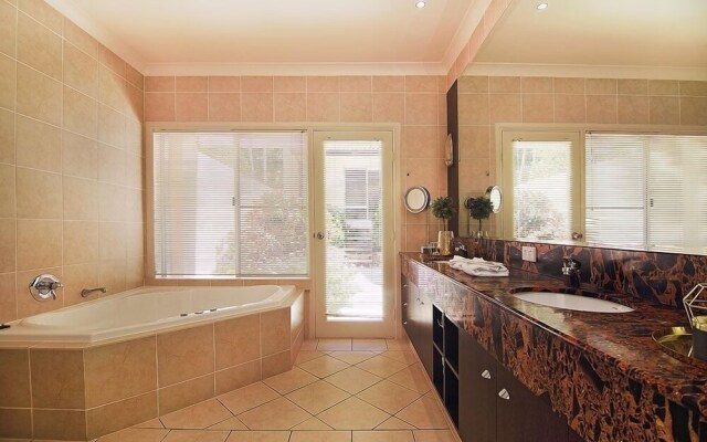 Holiday Home Coveside @ Sanctuary Cove