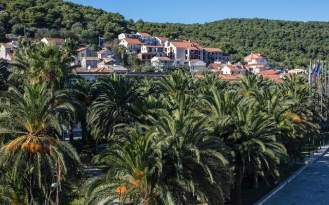 Apartments and Rooms Dis