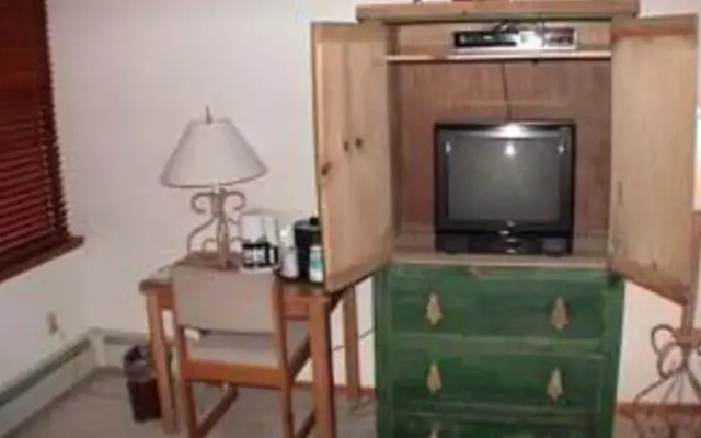 Village Square Hotel Room - VSRDH2