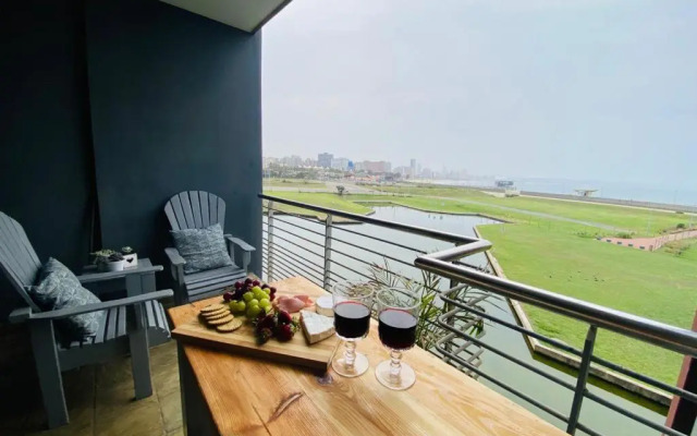 The Waves 1, Quayside Point Waterfront