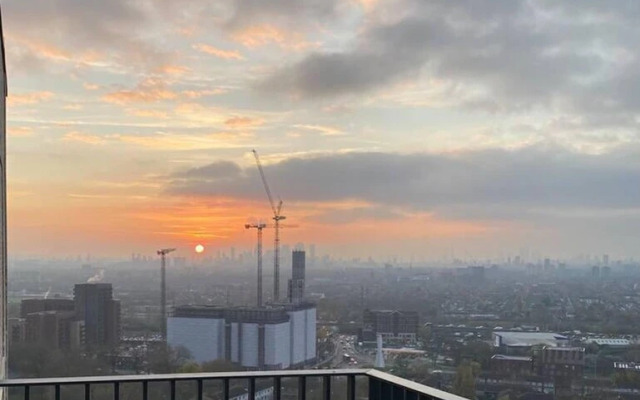 Beautiful 2 Bed Penthouse With Balcony Views Ldn