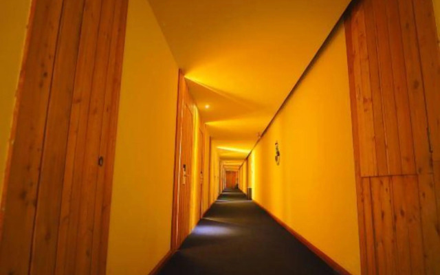 Huangjia Qiangui Business Hotel