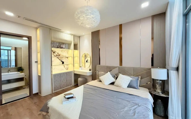 Long Apartment - Vinhomes Golden River