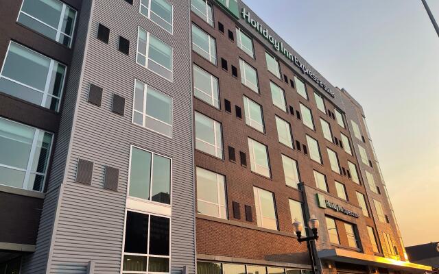 Holiday Inn Express And Suites Lincoln Downtown , An Ihg Hotel