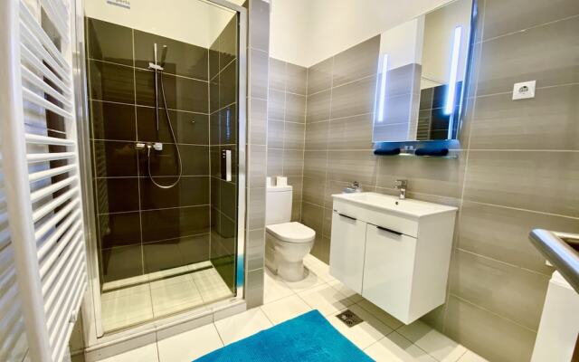 Gracia Apartment House