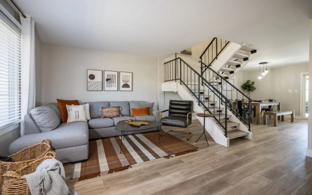 Scottsdale 83rd Row 4 Bedroom Townhouse by RedAwning