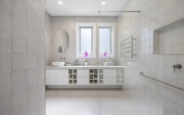 Saltwood Coastal Hamptons Luxe With Pool