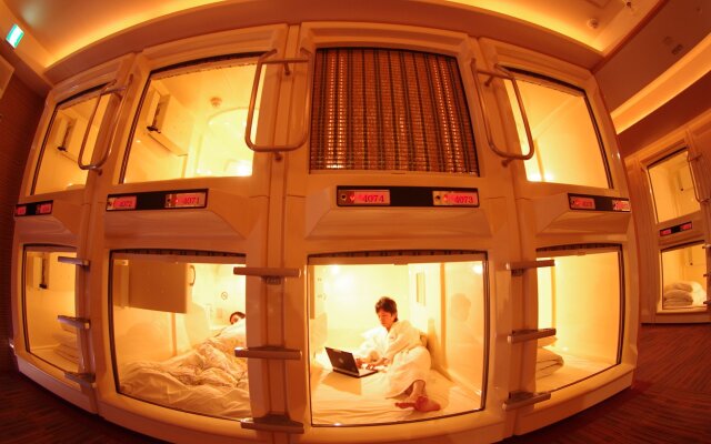 Capsule inn Osaka - Caters to Men