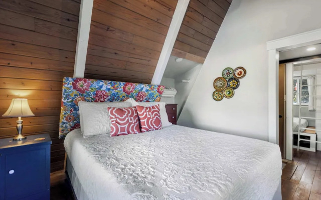 Sunrise Oasis - Enjoy Lakefront Living