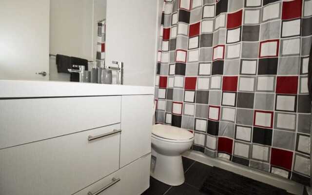 Executive 3Br in Entertainment District