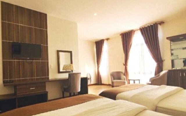Golden Pine 3 Hotel