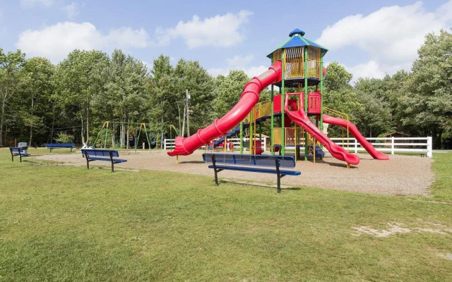 Jellystone Park™ at Birchwood Acres