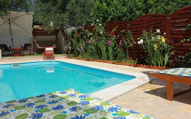 Silvia - Open Pool - H
