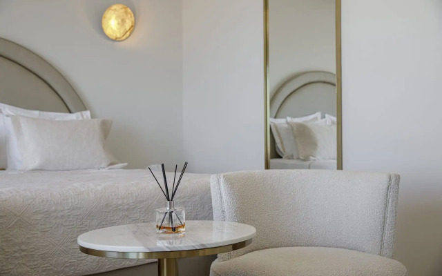 La Madeleine Oia Suites & Caves