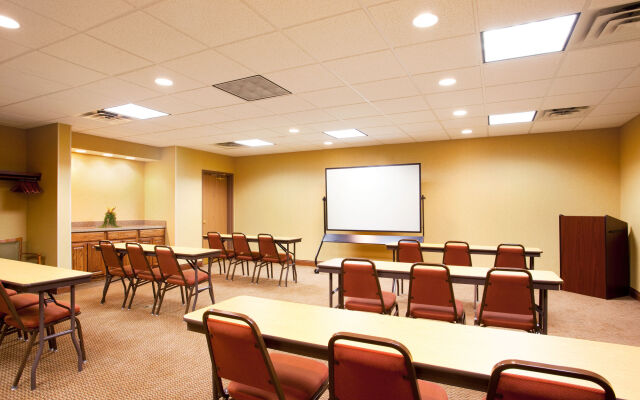 Holiday Inn Express & Suites Mattoon, an IHG Hotel