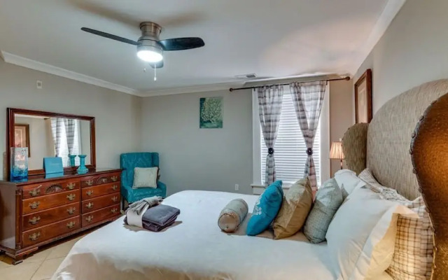 4 BR Beauty blocks from the River