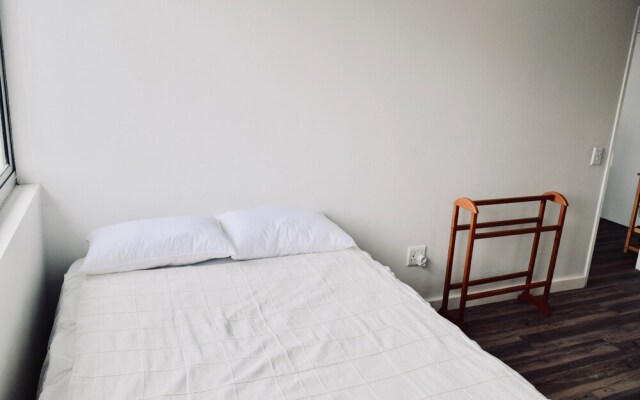 Bright 2 Bedroom Apartment in Cape Town City Centre