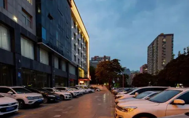 Hua Nian Hotel