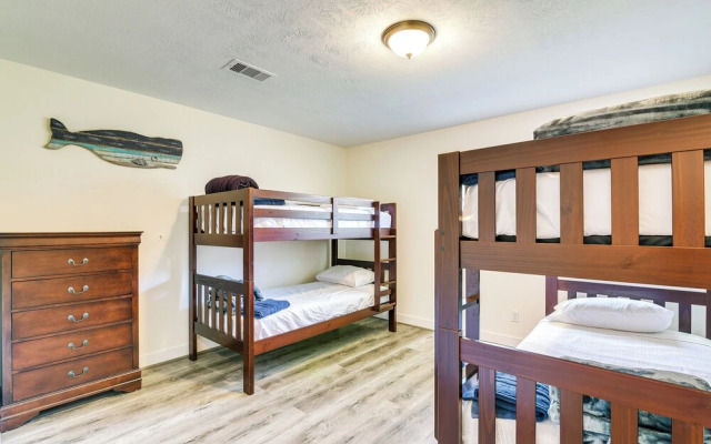 Walk to Beach: Galveston Getaway w/ Deck!