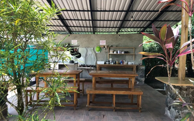 Don Jons Lodge -Surf & Yoga