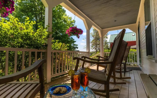 Maple Hill Farm Inn