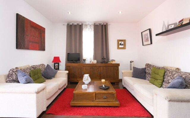 Live Las Aguas House