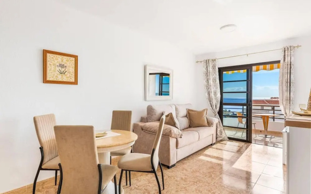 Apartment Edith - Ocean View Just Above the Beach