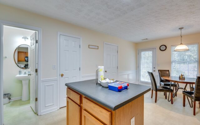 Bright Decatur Townhome ~ 10 Mi to Atlanta!