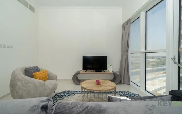 KOHH – 1BR in Carson Tower