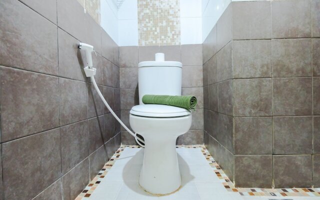 Pool View Green Pramuka Apartment near Shopping Mall