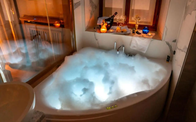 Ambra Cortina Luxury & Fashion Boutique Hotel