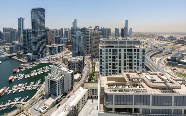 Chic 2BR w Dubai Marina Views