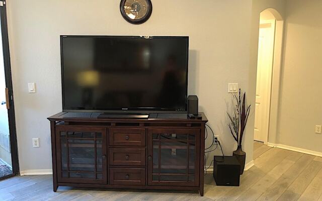 Uptown Simplicity - 3 Bedroom by Casago