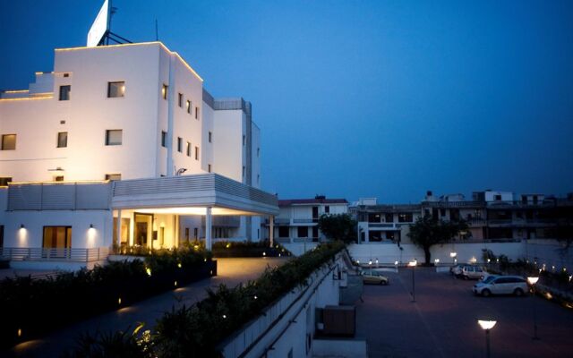 Vibe By The LaLiT Traveller