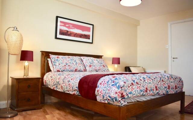 Newly Refurbished 2 Bedroom Apartment in Temple Bar