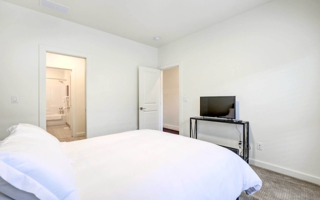 Beautiful Townhome - Steps to Downtown Boise!