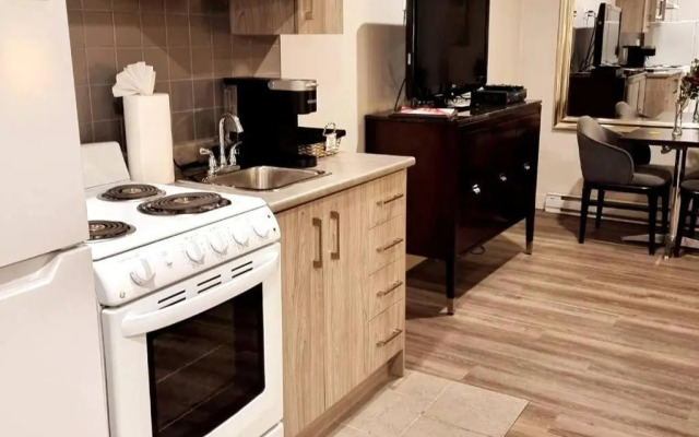 Cozy Spacious 1-BDR Studio #8. FREE Parking