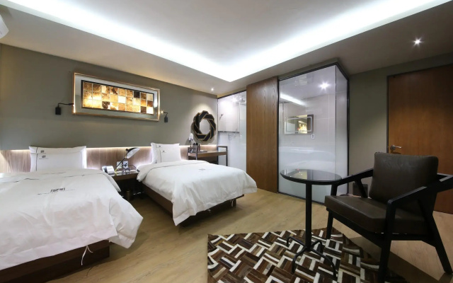 Avenue Hotel