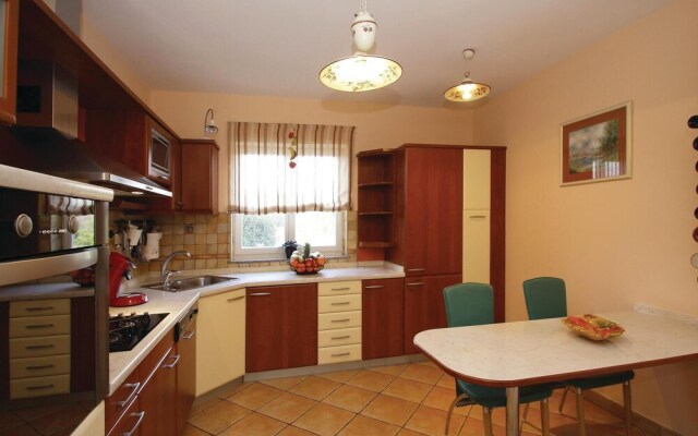 Beautiful Home in Labin With Wifi and 6 Bedrooms