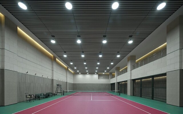 HUALUXE Nanjing Yangtze River by IHG