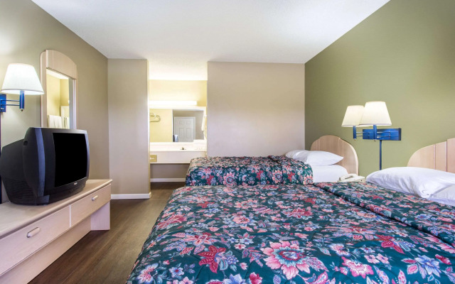 Super 8 by Wyndham Monticello