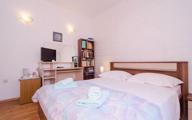 Leo's Room