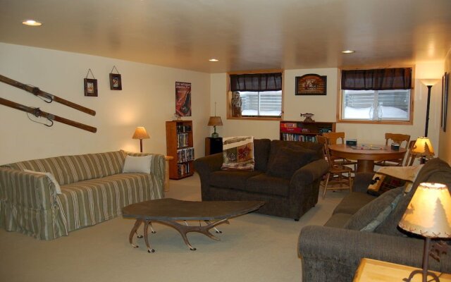 Fernie Tightlines Lodge