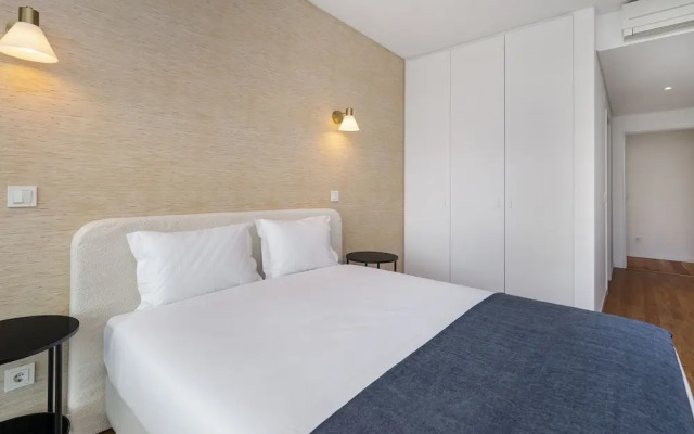 Urban Retreat W/Parking, Elevator & Ac By Benfica Stadium