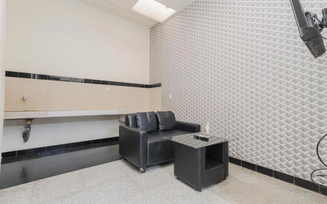 RedDoorz Syariah near Green Park Jatiwarna