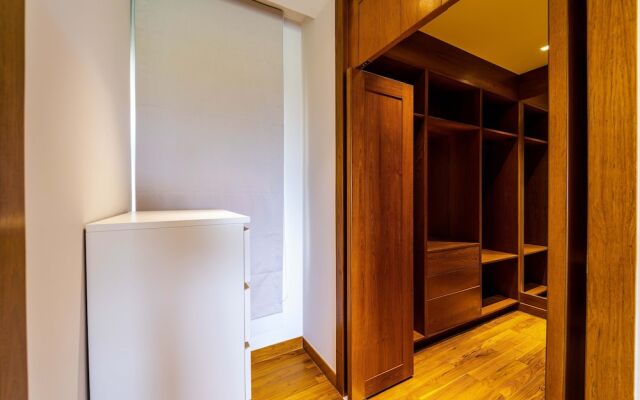 Luxury Mansion On Golf Course - BMG5