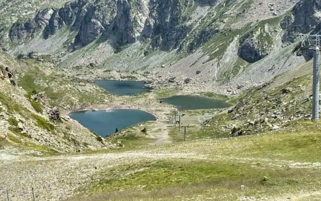 Serene Alpine Stay for 6 Guests