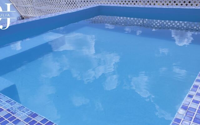 Luxury Rooftop Pool private secure Villa